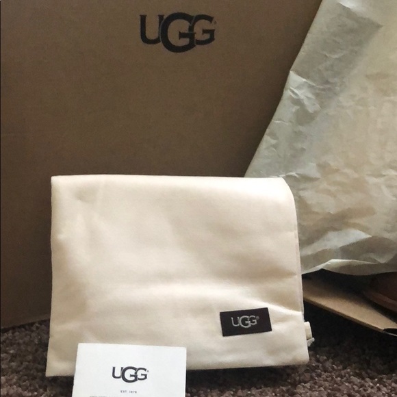 UGG AVA BOOTS price to sell firm - Picture 3 of 8